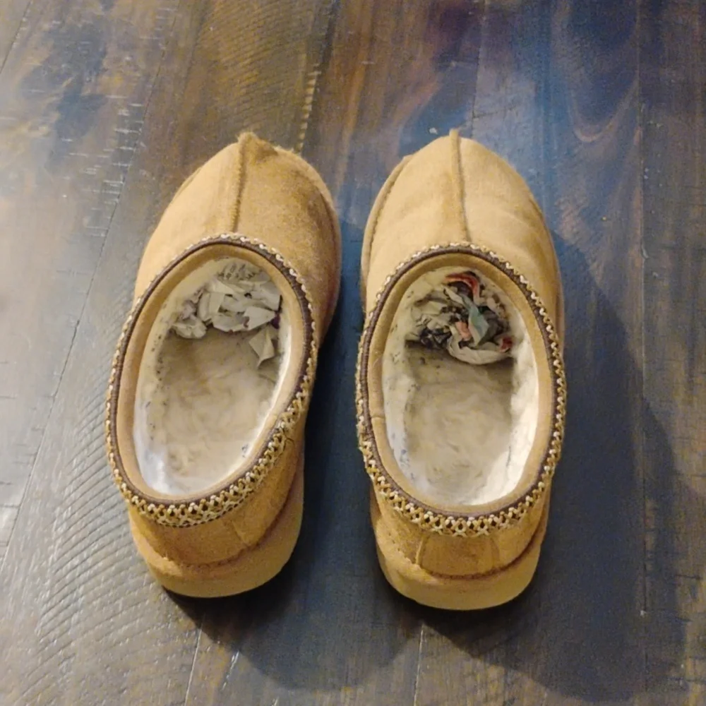 UGG Size 6 Women - Picture 3 of 6